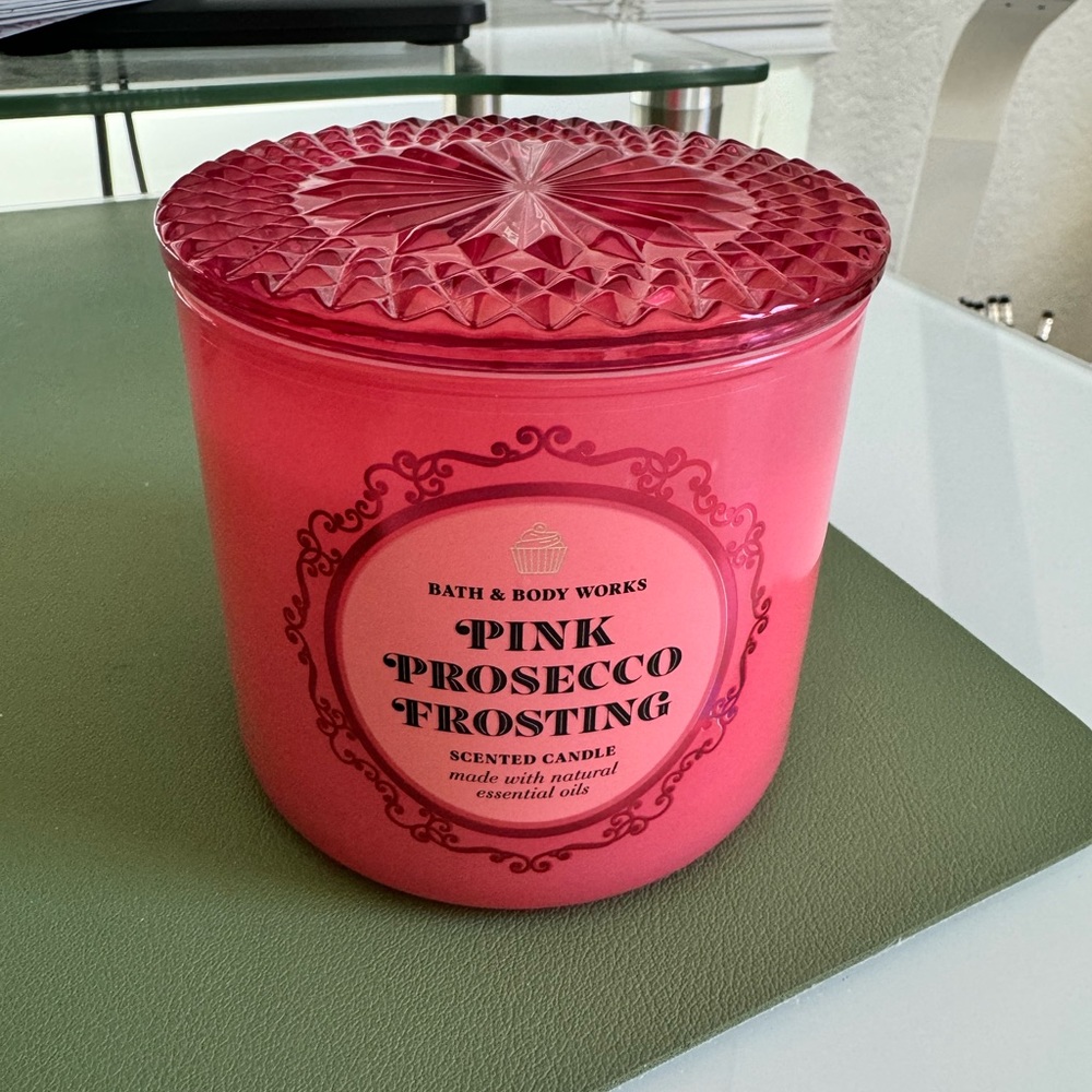 Bath and Body Works Pink Prosecco Frosting 3 wick candle (never burned)
